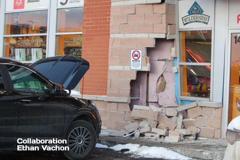 Accident - Une personne âgée percute de plein fouet la devanture d'un commerce 