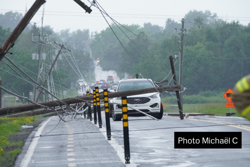 Lévis - Orages violents des automobilistes coincés sous des fils électriques 