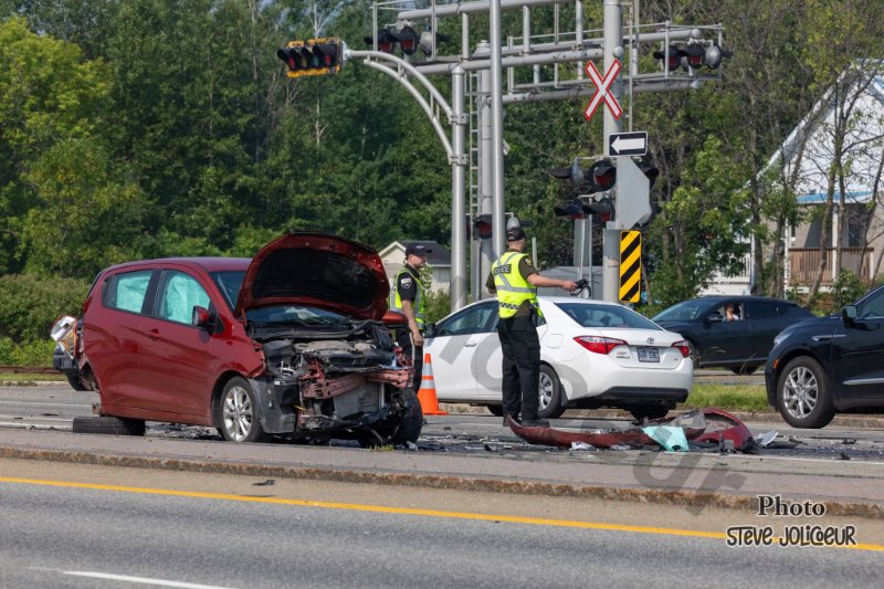 Grave collision frontale à Château-Richer : une personne est décédée 
