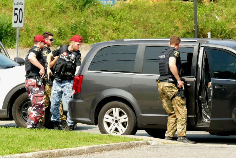 Rage au volant à Québec une femme arrêtée et une arme à feu retrouvée 
