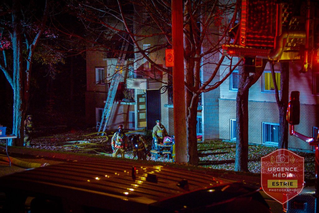 Sherbrooke un incendie dans un immeuble à logements fait deux blessés graves 