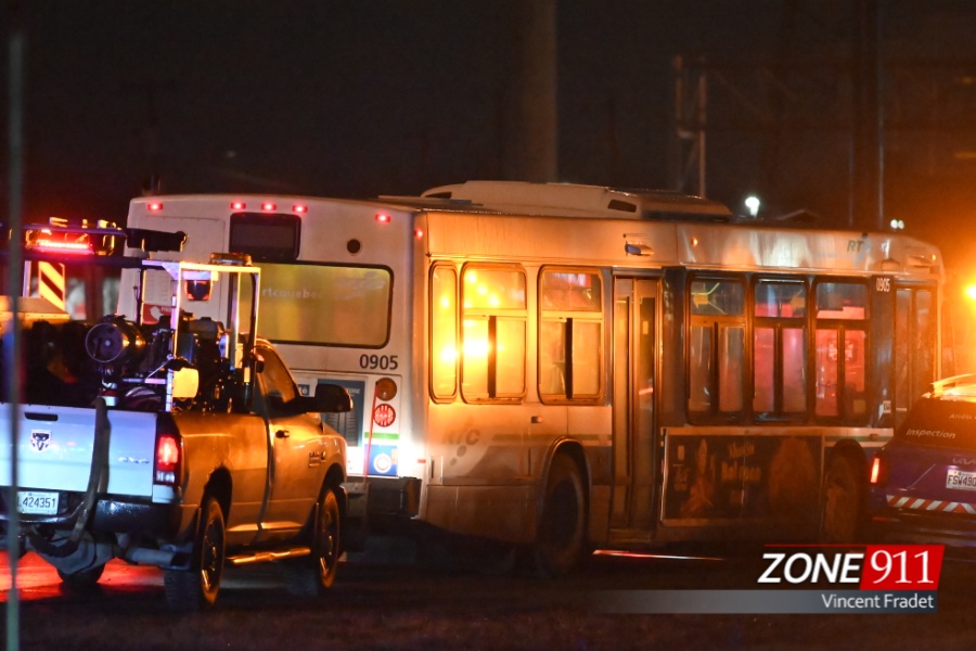 Accident impliquant un autobus du RTC sur l’autoroute Félix-Leclerc